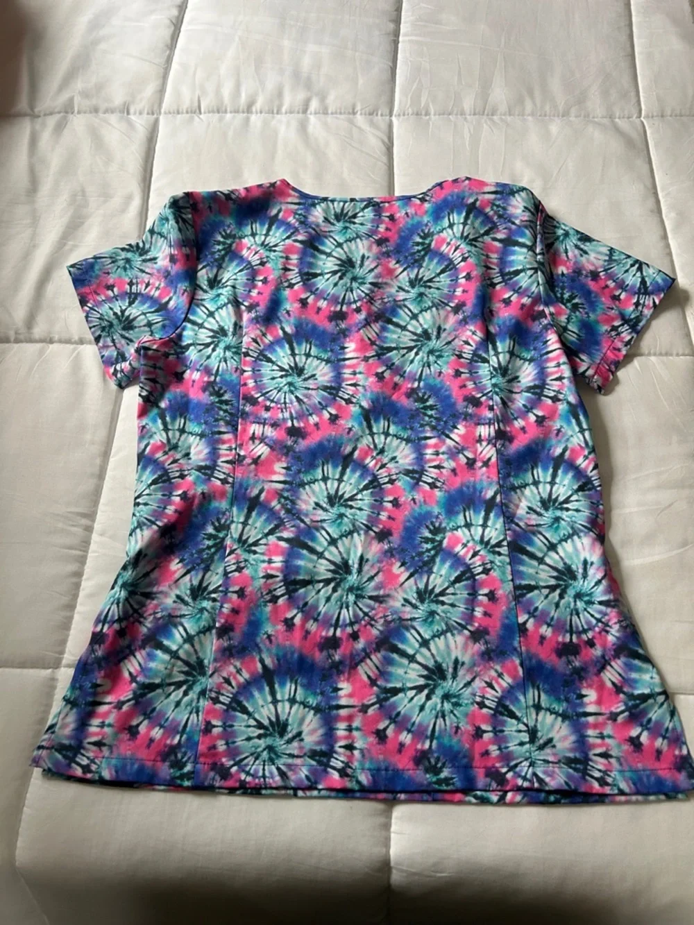 Women’s Tie Dye Scrub Top Size Medium - Picture 3 of 3